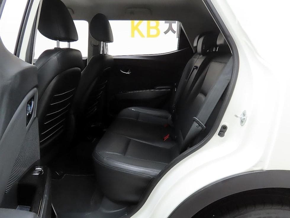 (120mer9945)KGMobility VERY New Tivoli Gasoline V3 2WD Basic - 14