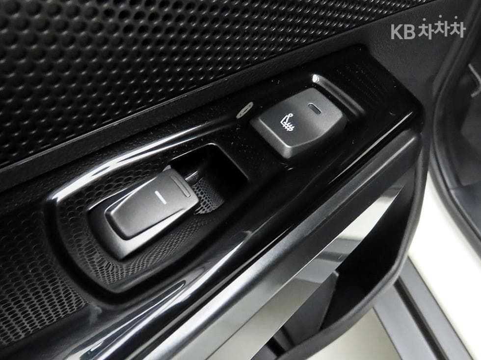 (120mer9945)KGMobility VERY New Tivoli Gasoline V3 2WD Basic - 15