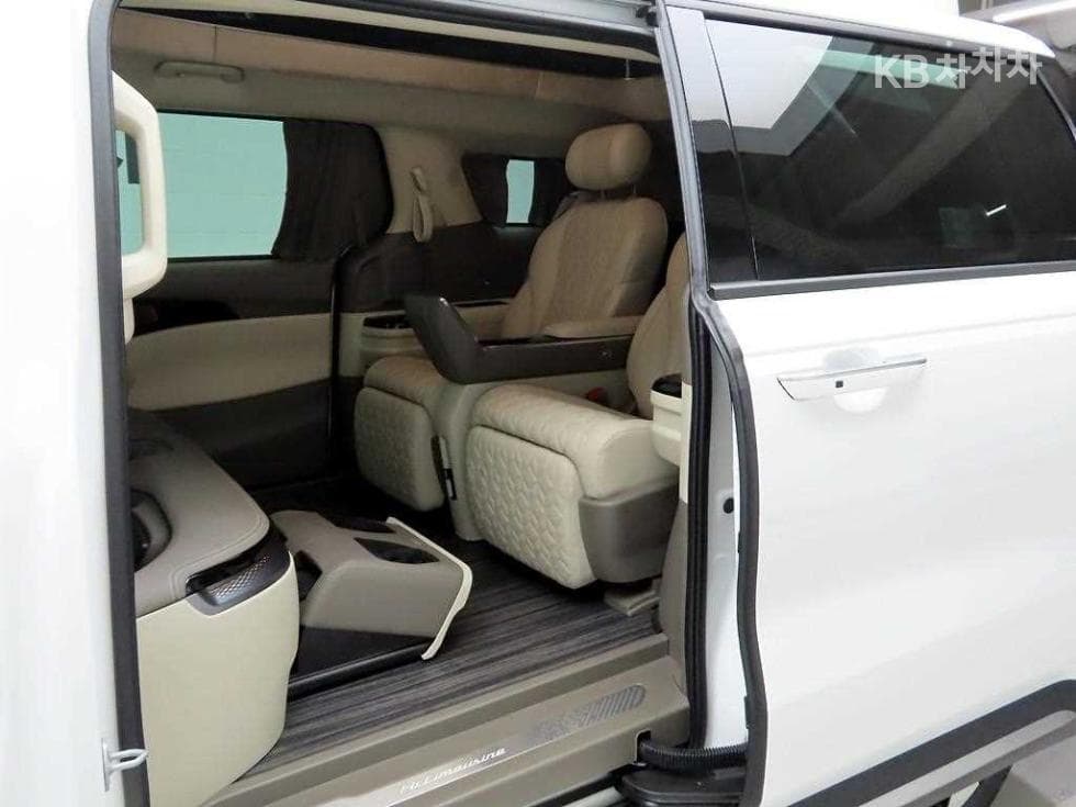 Kia The New (facelift) Carnival Hybrid 4th generationHigh Limousine (Carnival) 1.6 HEV 4-seater Signature - 13