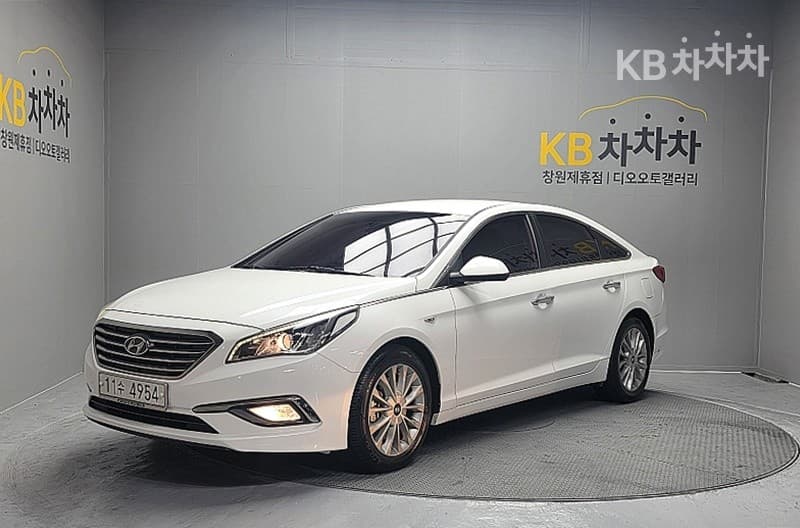 Hyundai LF Sonata 2.0 Style Special - Image 1