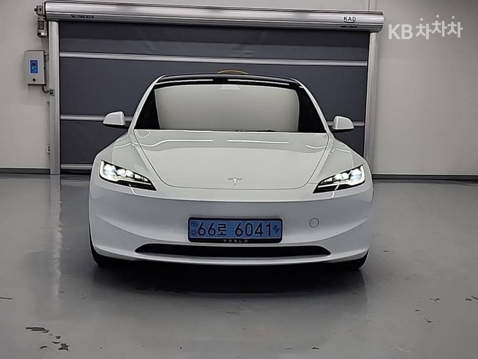 테슬라 Model 3 Long Range - Image 2