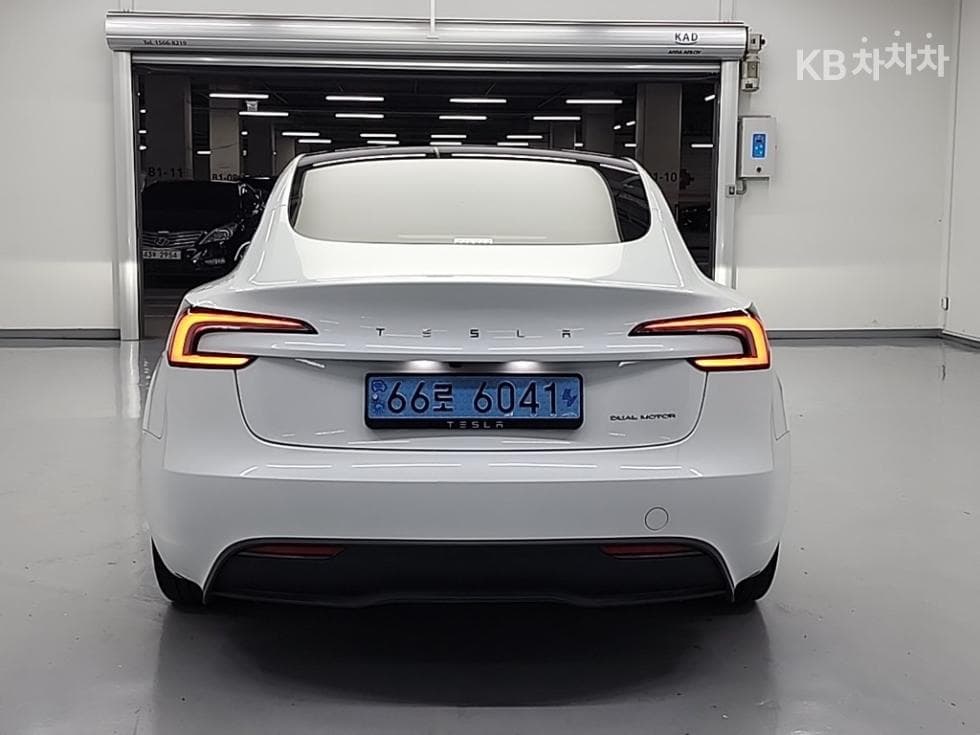테슬라 Model 3 Long Range - Image 3