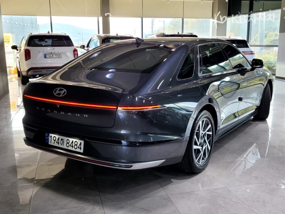 Hyundai All New Grandeur 2.5 Petrol 2WD Exclusive - Image 3