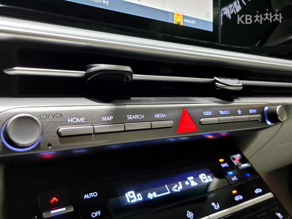 (194H8484)Hyundai All New Granger2.5 Petrol 2WD Exclusive - 19