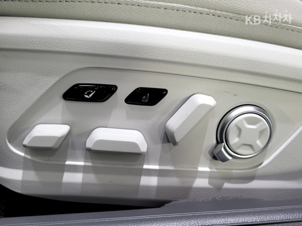 (194H8484)Hyundai All New Granger2.5 Petrol 2WD Exclusive - 23