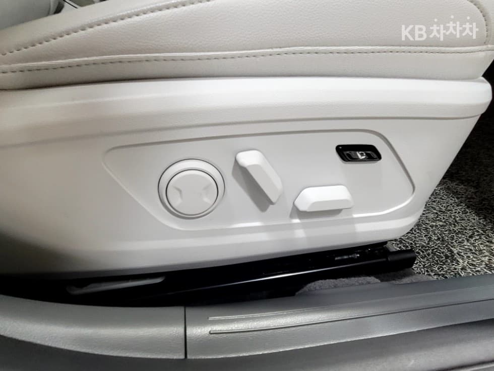 (194H8484)Hyundai All New Granger2.5 Petrol 2WD Exclusive - 25