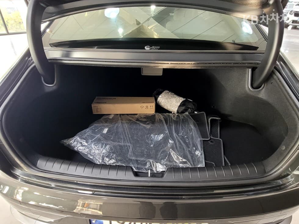 (194H8484)Hyundai All New Granger2.5 Petrol 2WD Exclusive - 31