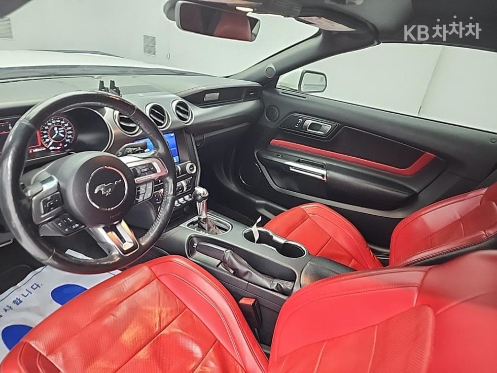 Форд 올Нов머스탱Кабриолет Premium - 7