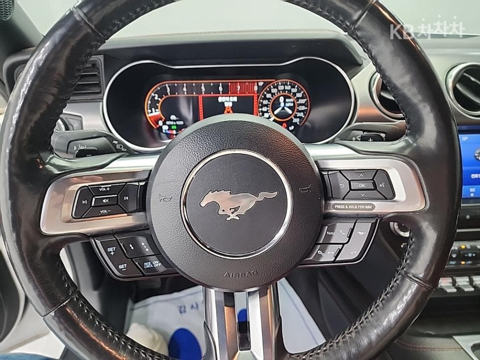 Форд 올Нов머스탱Кабриолет Premium - 9