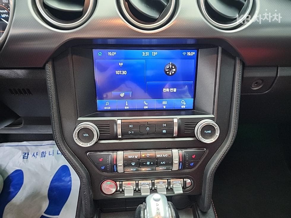 Форд 올Нов머스탱Кабриолет Premium - 10