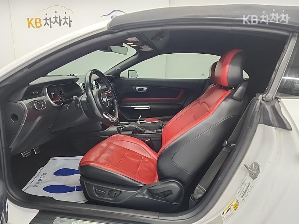 Форд 올Нов머스탱Кабриолет Premium - 11