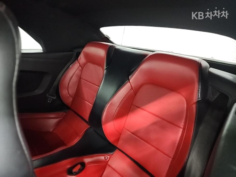 Форд 올Нов머스탱Кабриолет Premium - 12