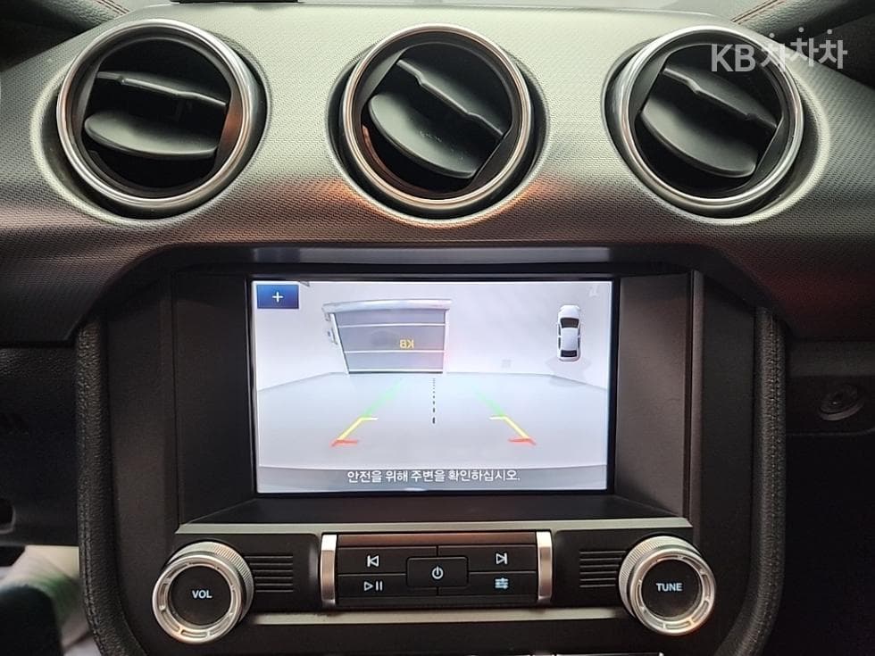 Форд 올Нов머스탱Кабриолет Premium - 13