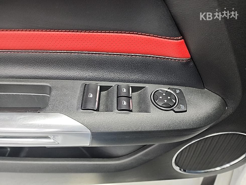 Форд 올Нов머스탱Кабриолет Premium - 14