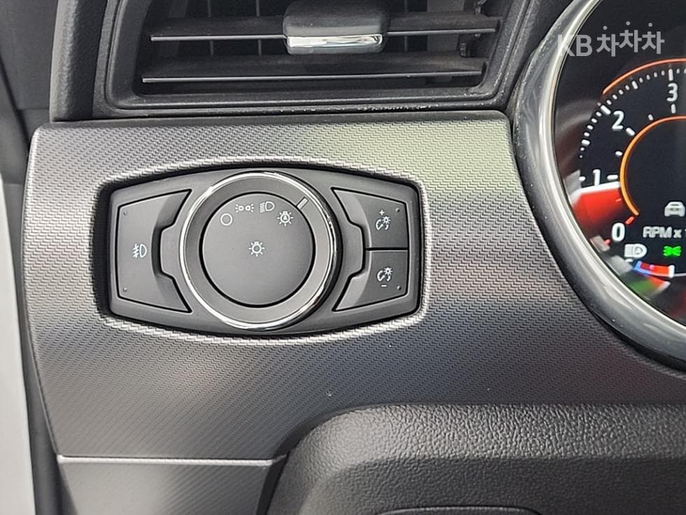 Форд 올Нов머스탱Кабриолет Premium - 15