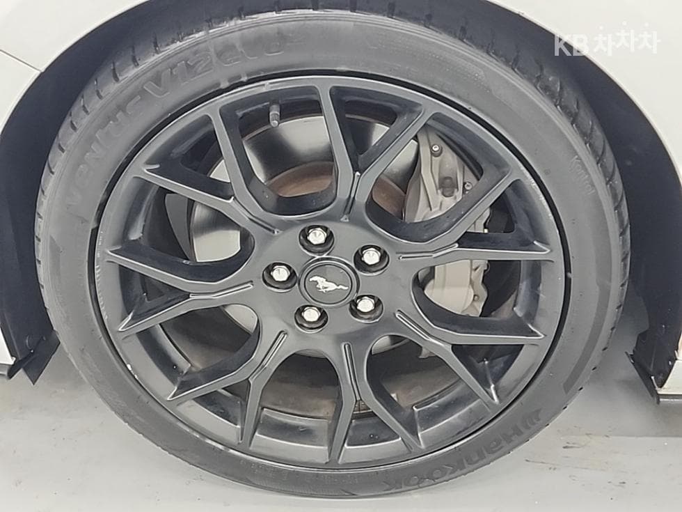 Форд 올Нов머스탱Кабриолет Premium - 18