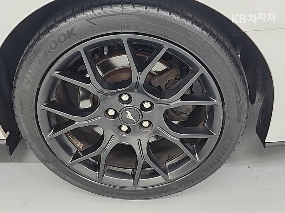 Форд 올Нов머스탱Кабриолет Premium - 19