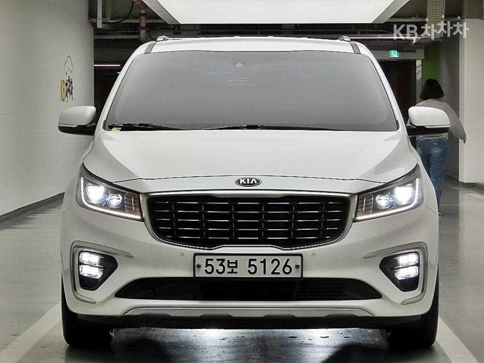 Kia The New Carnival 9-Passenger 2.2 GDI Prestige - Image 1