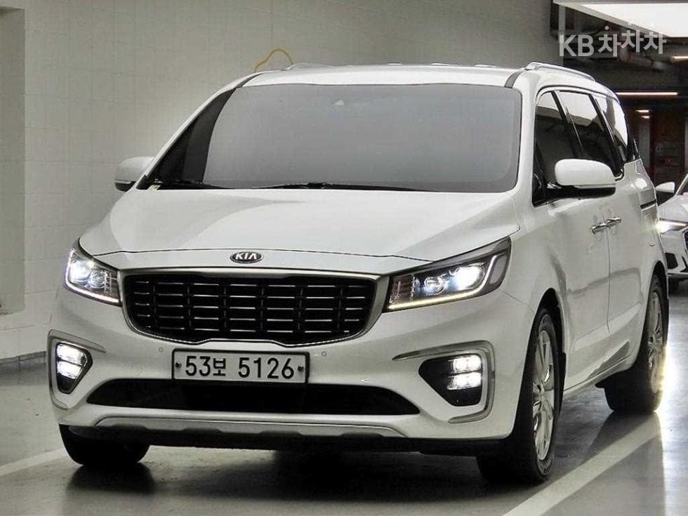 Kia The New Carnival 9-Passenger 2.2 GDI Prestige - Image 2