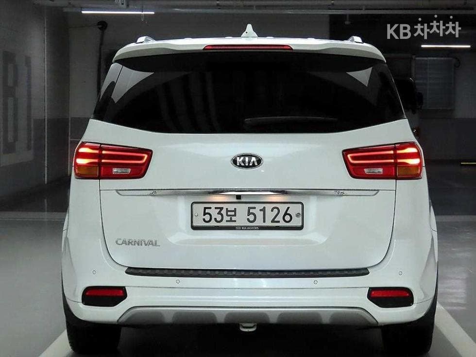 Kia The New Carnival 9-Passenger 2.2 GDI Prestige - Image 3