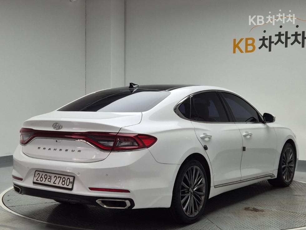 Хюндай Grandeur (Azera)IGРент-а-кар 3.0 Бензин Modern 베이직 Стандартен - 3