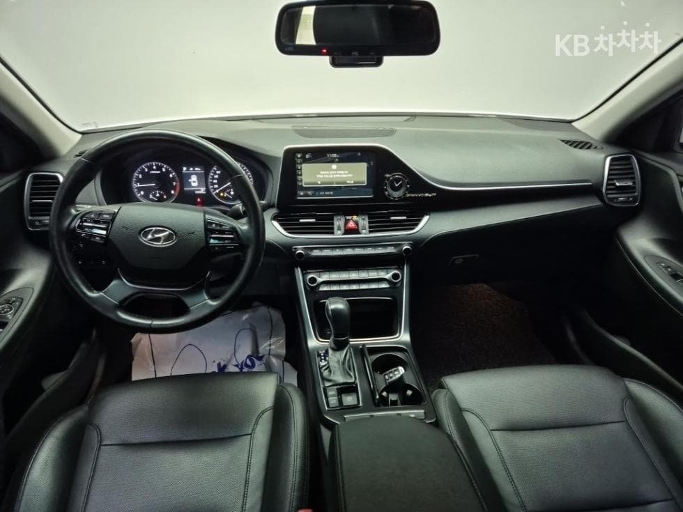 Хюндай Grandeur (Azera)IGРент-а-кар 3.0 Бензин Modern 베이직 Стандартен - 7
