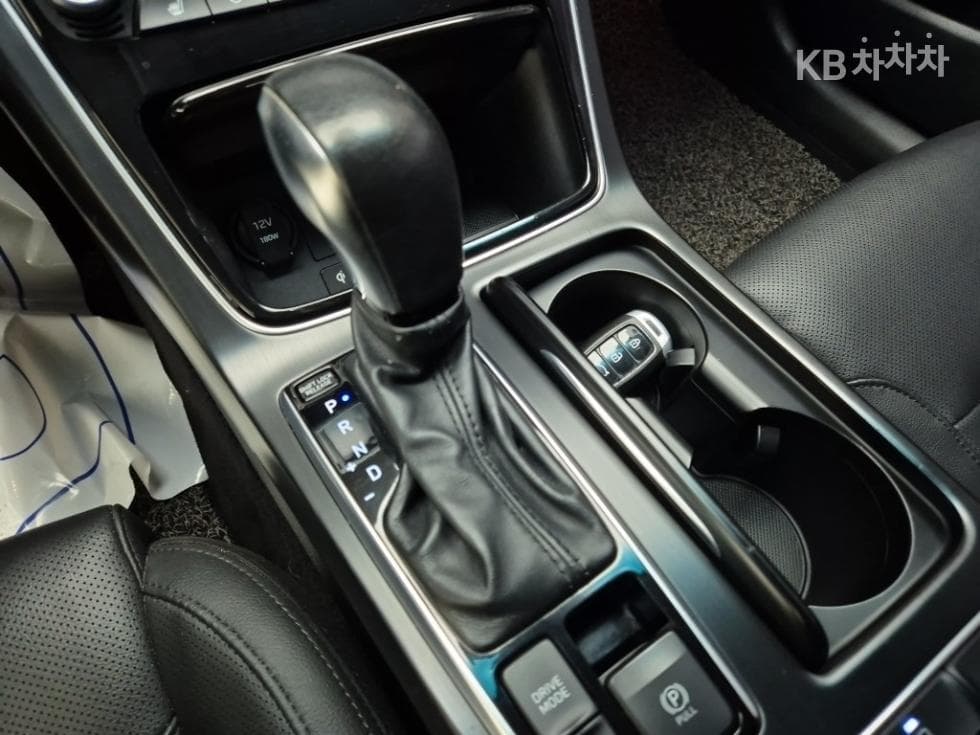 Хюндай Grandeur (Azera)IGРент-а-кар 3.0 Бензин Modern 베이직 Стандартен - 8