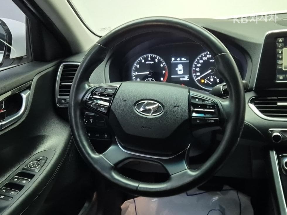 Хюндай Grandeur (Azera)IGРент-а-кар 3.0 Бензин Modern 베이직 Стандартен - 9