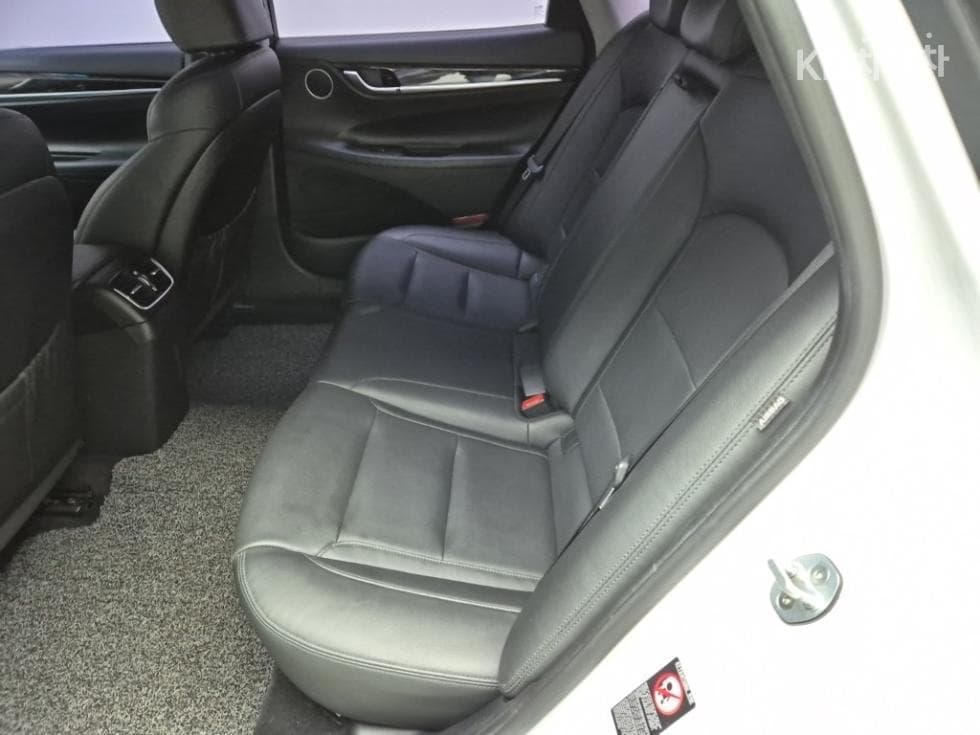 Хюндай Grandeur (Azera)IGРент-а-кар 3.0 Бензин Modern 베이직 Стандартен - 12