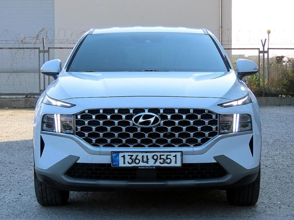 Hyundai The New Santa Fe TM Diesel 2.2 2WD Premium Choice - Image 2