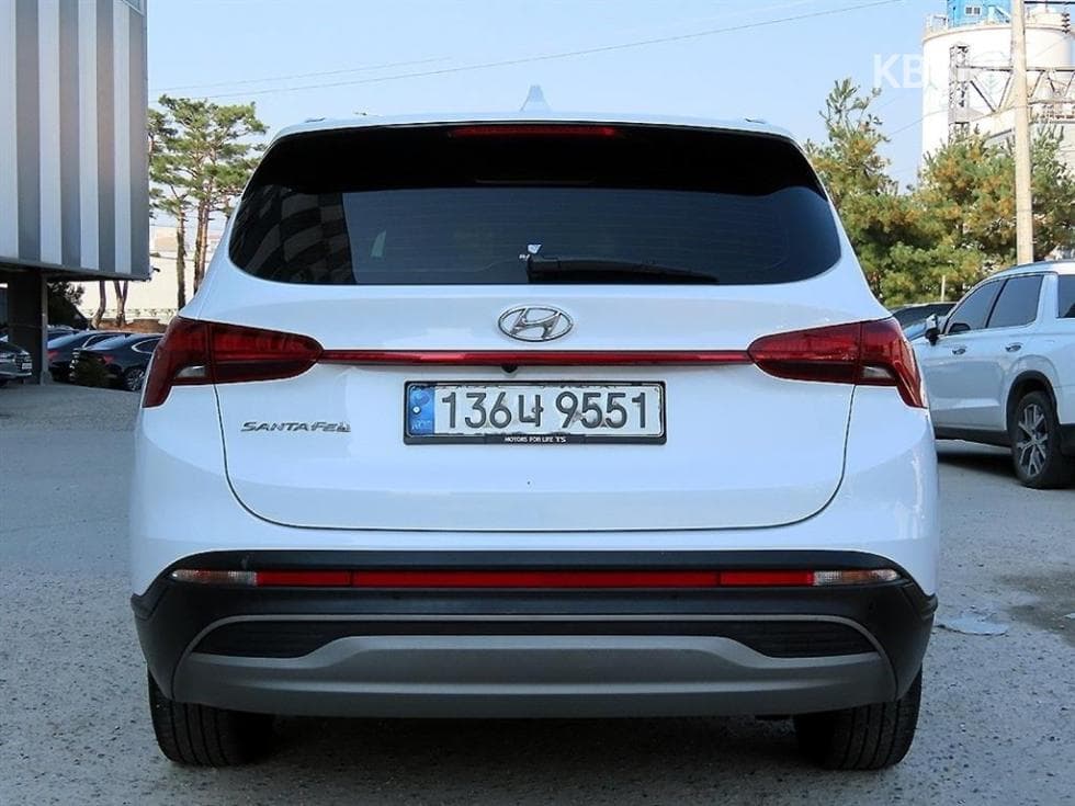 Hyundai The New Santa Fe TM Diesel 2.2 2WD Premium Choice - Image 4