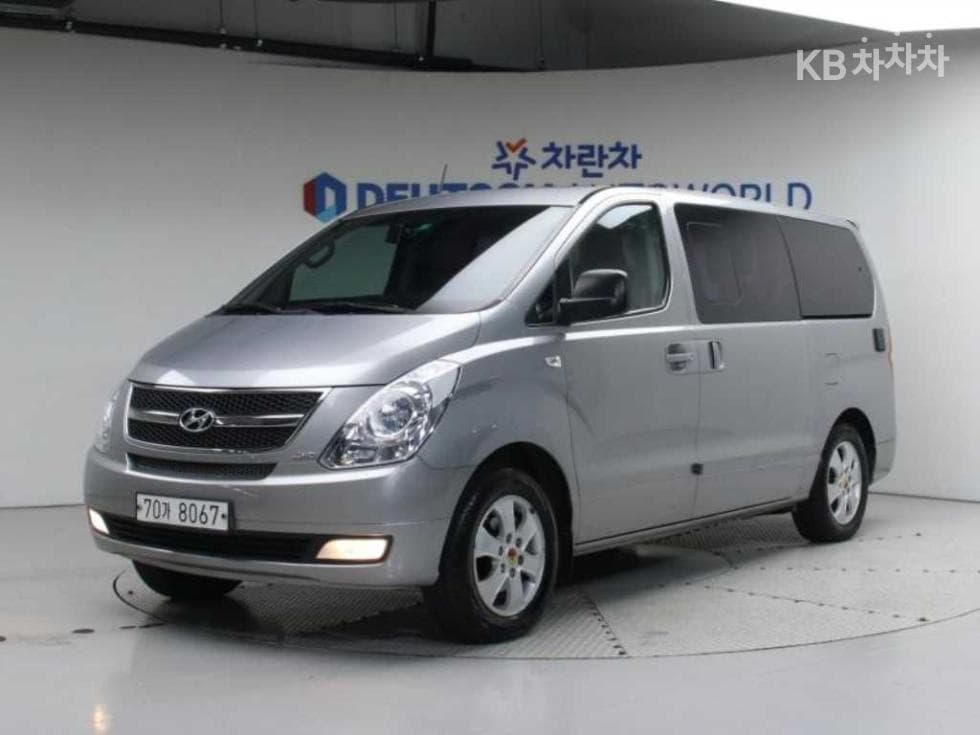 Hyundai Grand Starex 11 Passenger Wagon CVX 4WD Premium - Image 1