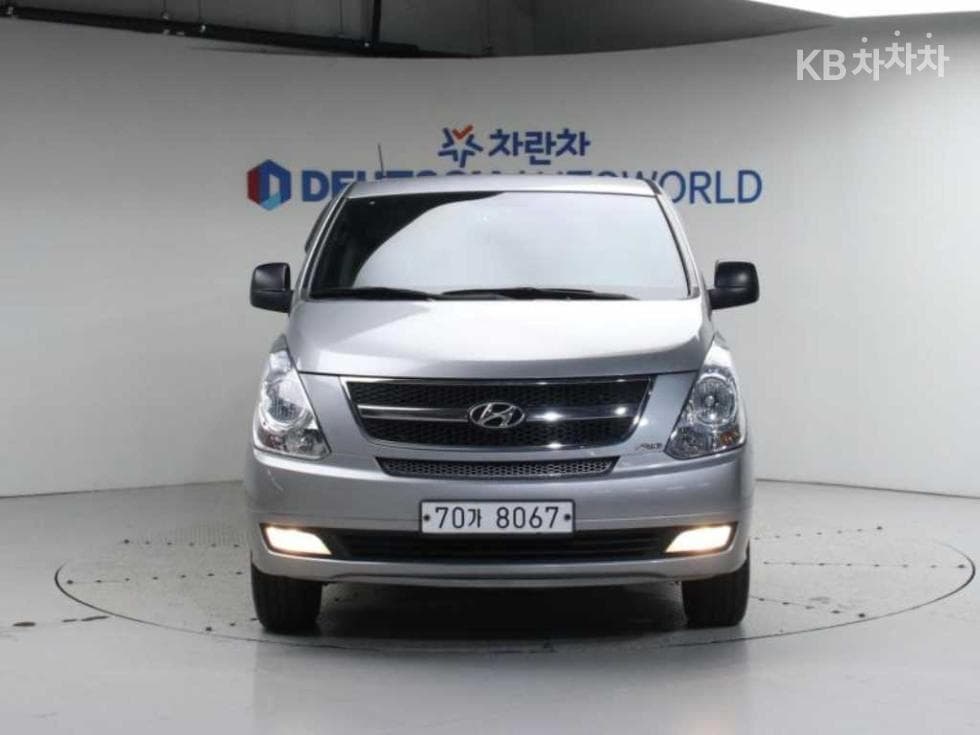Hyundai Grand Starex 11 Passenger Wagon CVX 4WD Premium - Image 3