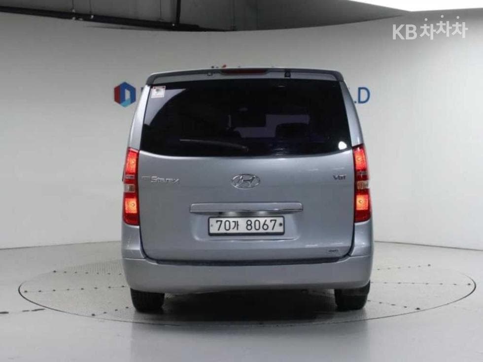 Hyundai Grand Starex 11 Passenger Wagon CVX 4WD Premium - Image 4