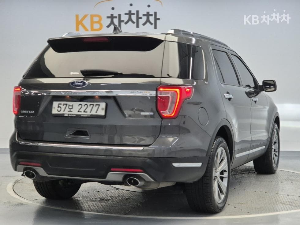 Ford New Explorer 2.3 EcoBoost 4WD Limited - Image 3