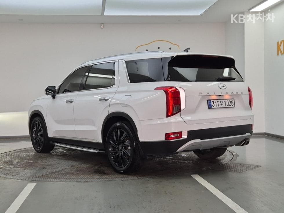 Hyundai Palisade 2.2 Diesel 8-Passenger Prestige - Image 3