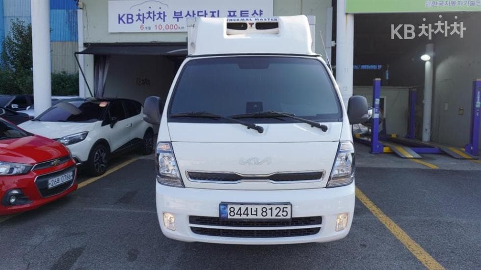 Kia The New Bongo 3 Refrigerated 1.2 Ton Standard King Cab Extra Long Axle GL - Image 2