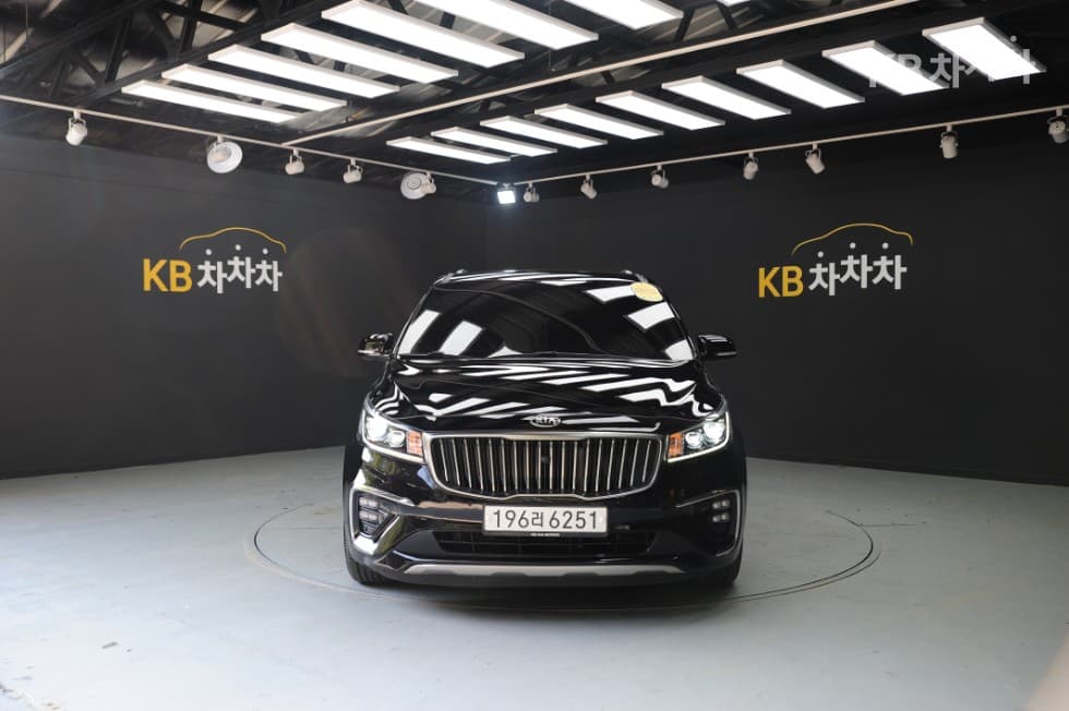 Киа The New (фейслифт) Канивал7-местен (Лимузин) 2.2 Дизел Лимузин President