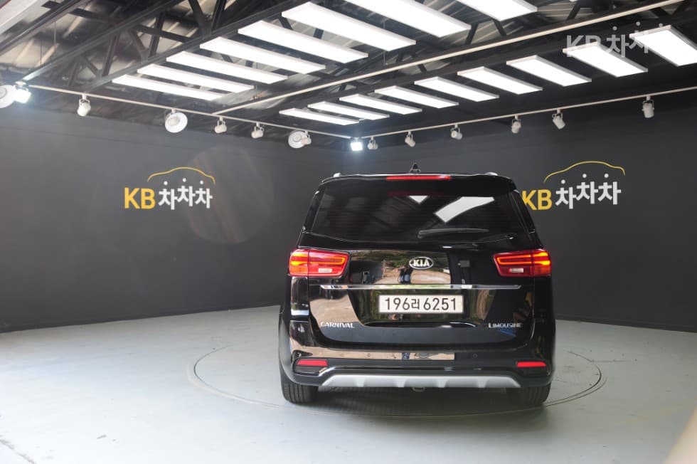 Киа The New (фейслифт) Канивал7-местен (Лимузин) 2.2 Дизел Лимузин President - 3