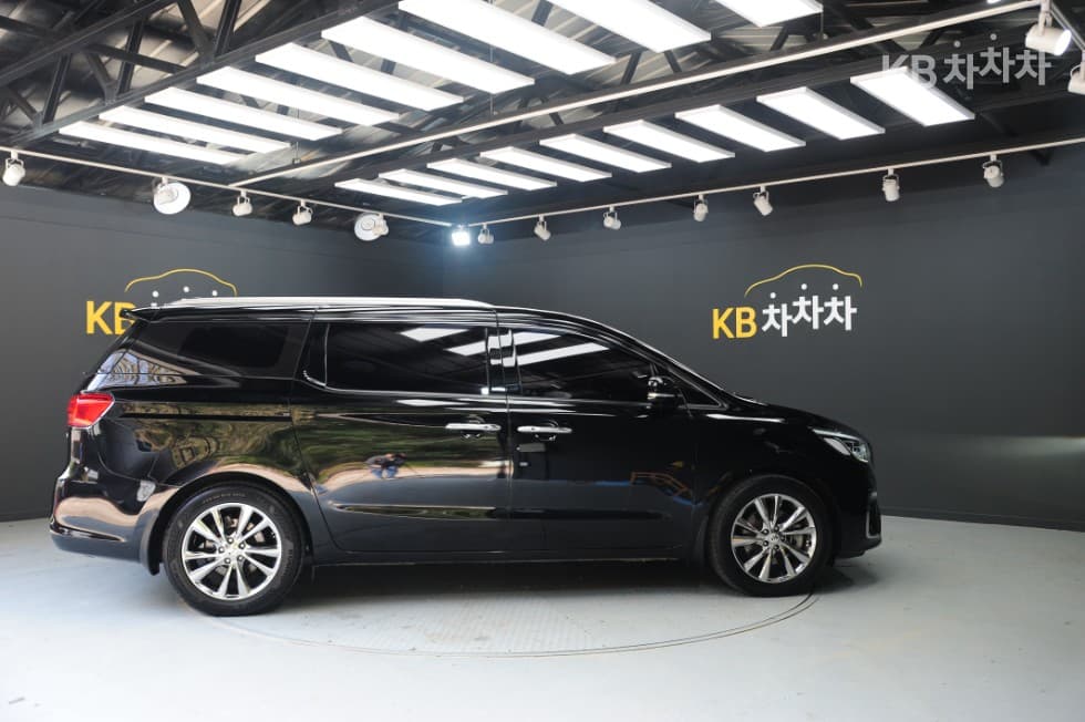 Киа The New (фейслифт) Канивал7-местен (Лимузин) 2.2 Дизел Лимузин President - 8