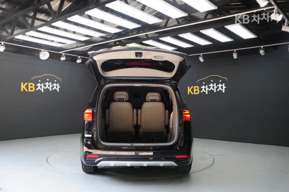 Киа The New (фейслифт) Канивал7-местен (Лимузин) 2.2 Дизел Лимузин President - 9