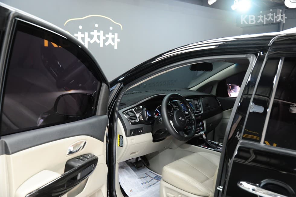 Киа The New (фейслифт) Канивал7-местен (Лимузин) 2.2 Дизел Лимузин President - 10