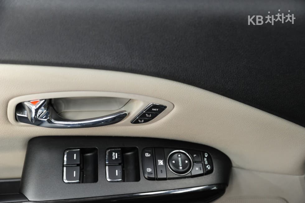 Киа The New (фейслифт) Канивал7-местен (Лимузин) 2.2 Дизел Лимузин President - 11