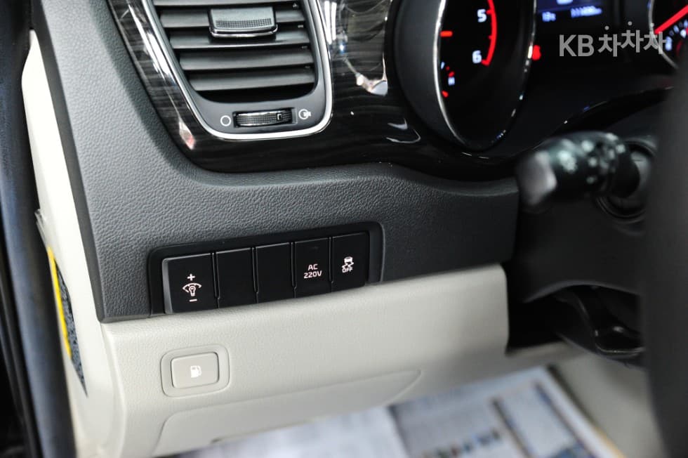 Киа The New (фейслифт) Канивал7-местен (Лимузин) 2.2 Дизел Лимузин President - 12