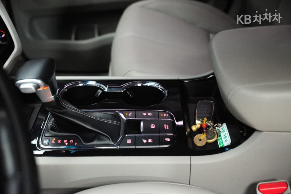 Киа The New (фейслифт) Канивал7-местен (Лимузин) 2.2 Дизел Лимузин President - 14