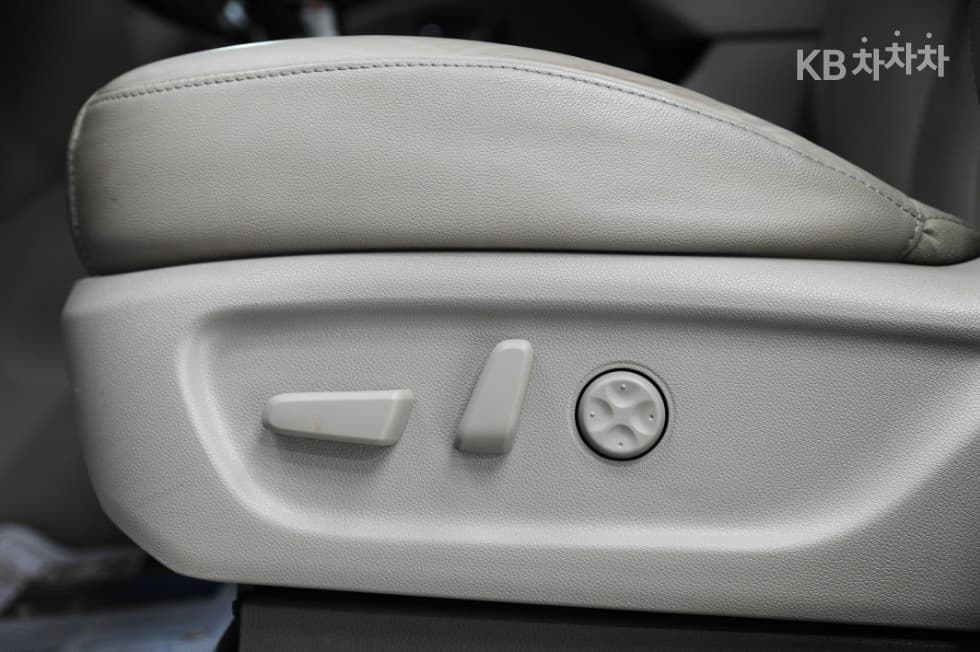 Киа The New (фейслифт) Канивал7-местен (Лимузин) 2.2 Дизел Лимузин President - 15