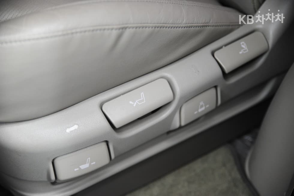 Киа The New (фейслифт) Канивал7-местен (Лимузин) 2.2 Дизел Лимузин President - 18