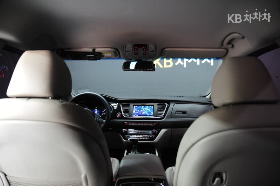 Киа The New (фейслифт) Канивал7-местен (Лимузин) 2.2 Дизел Лимузин President - 19