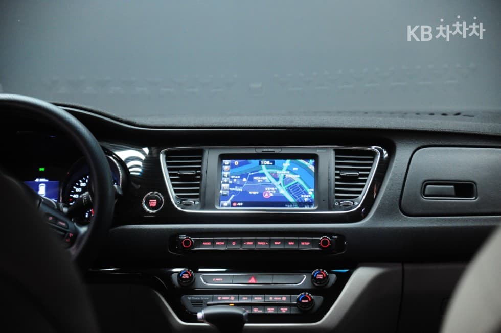 Киа The New (фейслифт) Канивал7-местен (Лимузин) 2.2 Дизел Лимузин President - 21