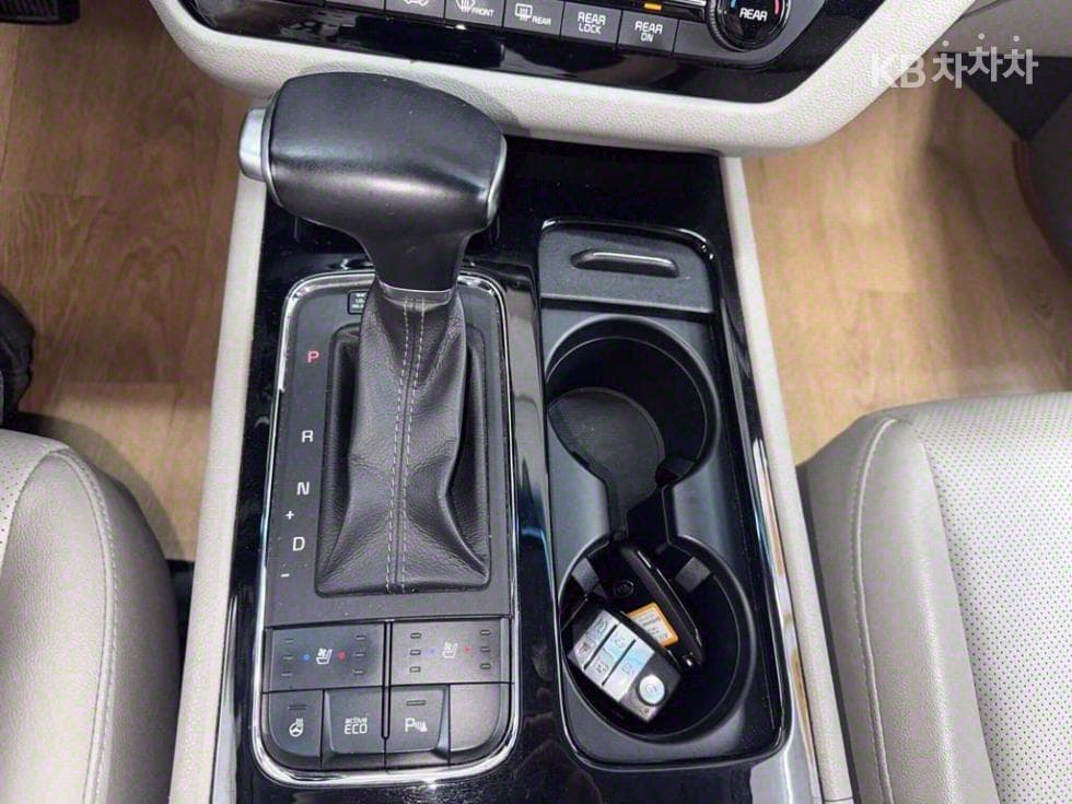 Киа All New Канивал9-местен 2.2 Дизел Престиж - 12